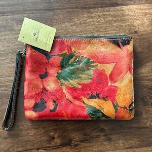 Patricia Nash Cassini Red and Orange Floral Wristlet New with Tags